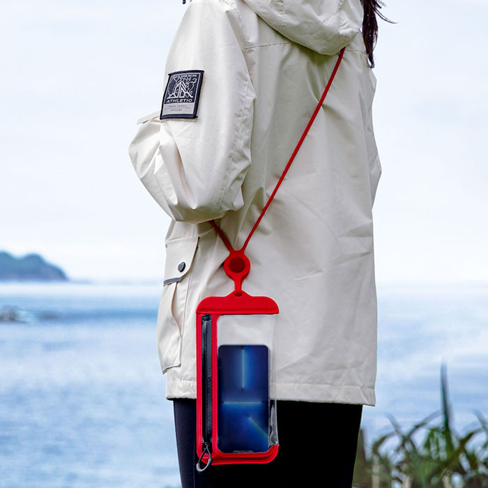スマホの出し入れが驚くほど簡単! 収納したまま通話や撮影が可能! 斜めがけ防水携帯バッグ「CrossBody WaterProof Phone Bag 2」