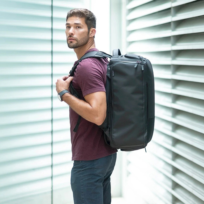 【30%OFF】20以上の革新的機能! 多彩なオーガナイザー! Nomatic 40L Travel Bag V2