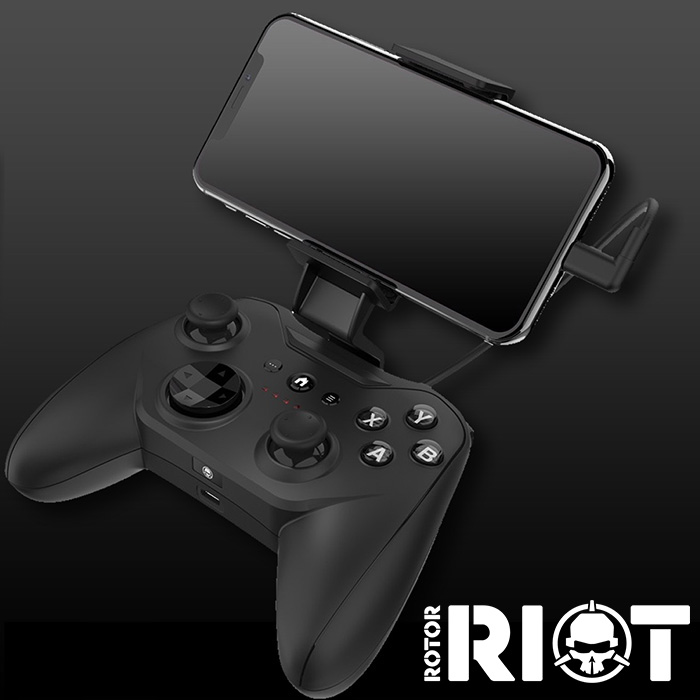 ドローン操作やゲームで使えるLightning接続の有線型コントローラー「RR1852-Black for iOS(V3)」